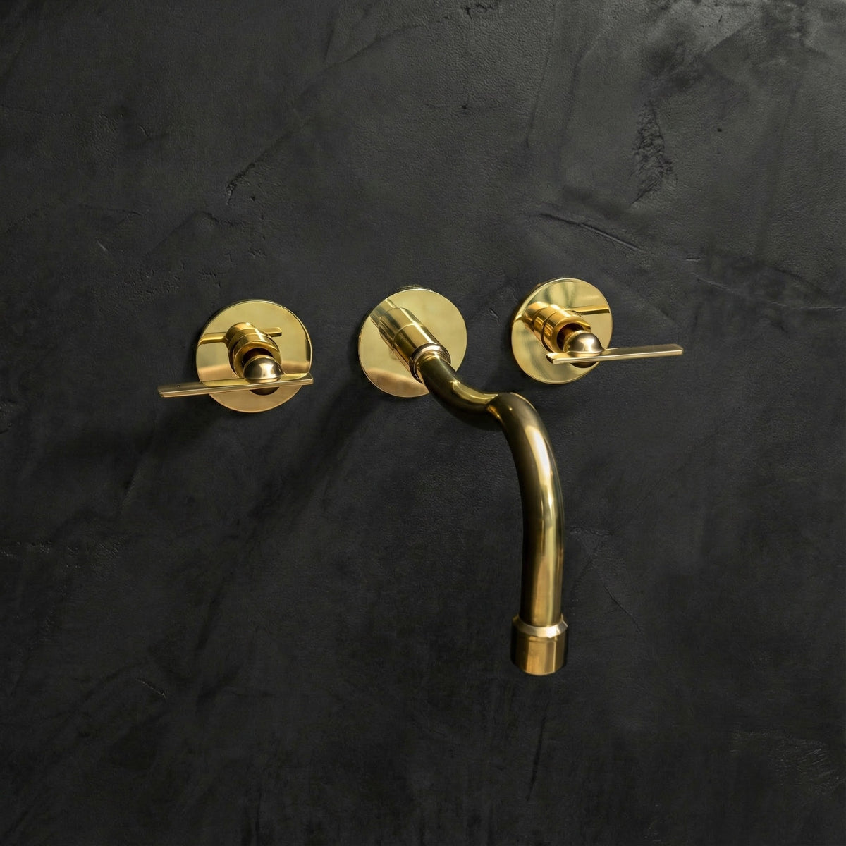 Unlacquered Brass Cobra Wall-Mount Faucet – Traditional Finish