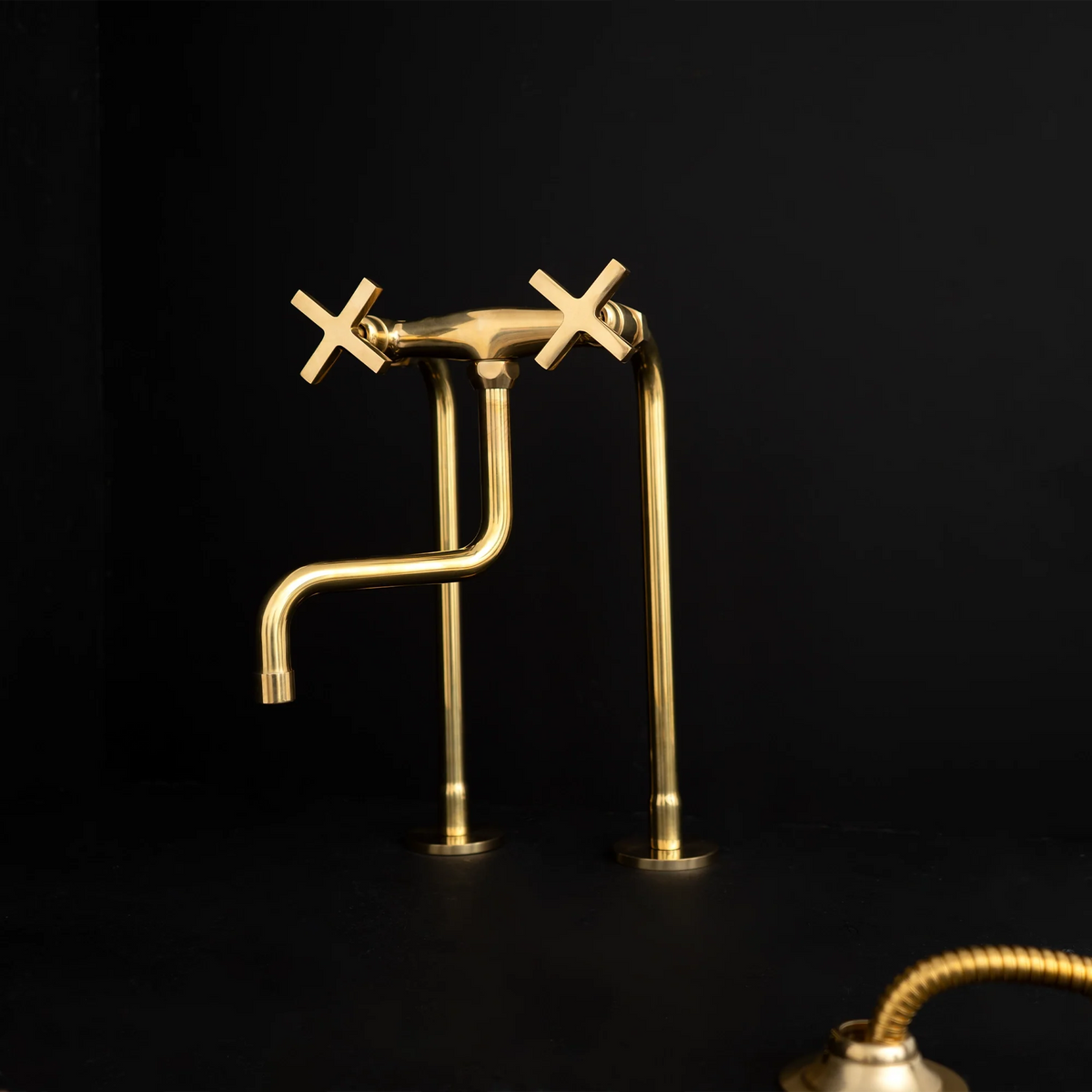 Handcrafted S-Spout Kitchen Faucet – Countertop Brass – detail of handle