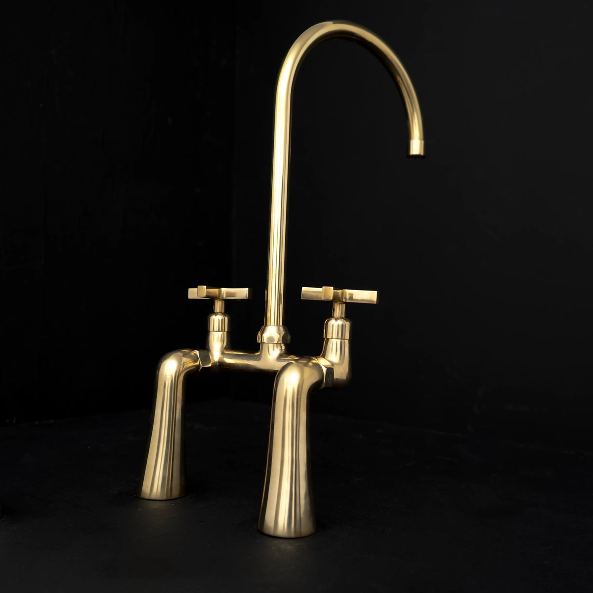 Verve Bridge Kitchen Faucet – Dynamic Brass Design, Lever Handles – detail of lever handles