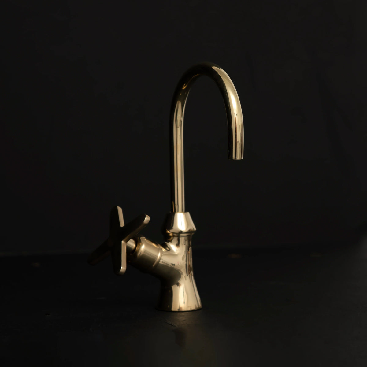Unlacquered Brass Water Purifier Tap – Single-Hole Deck Mount – detail of handle and finish