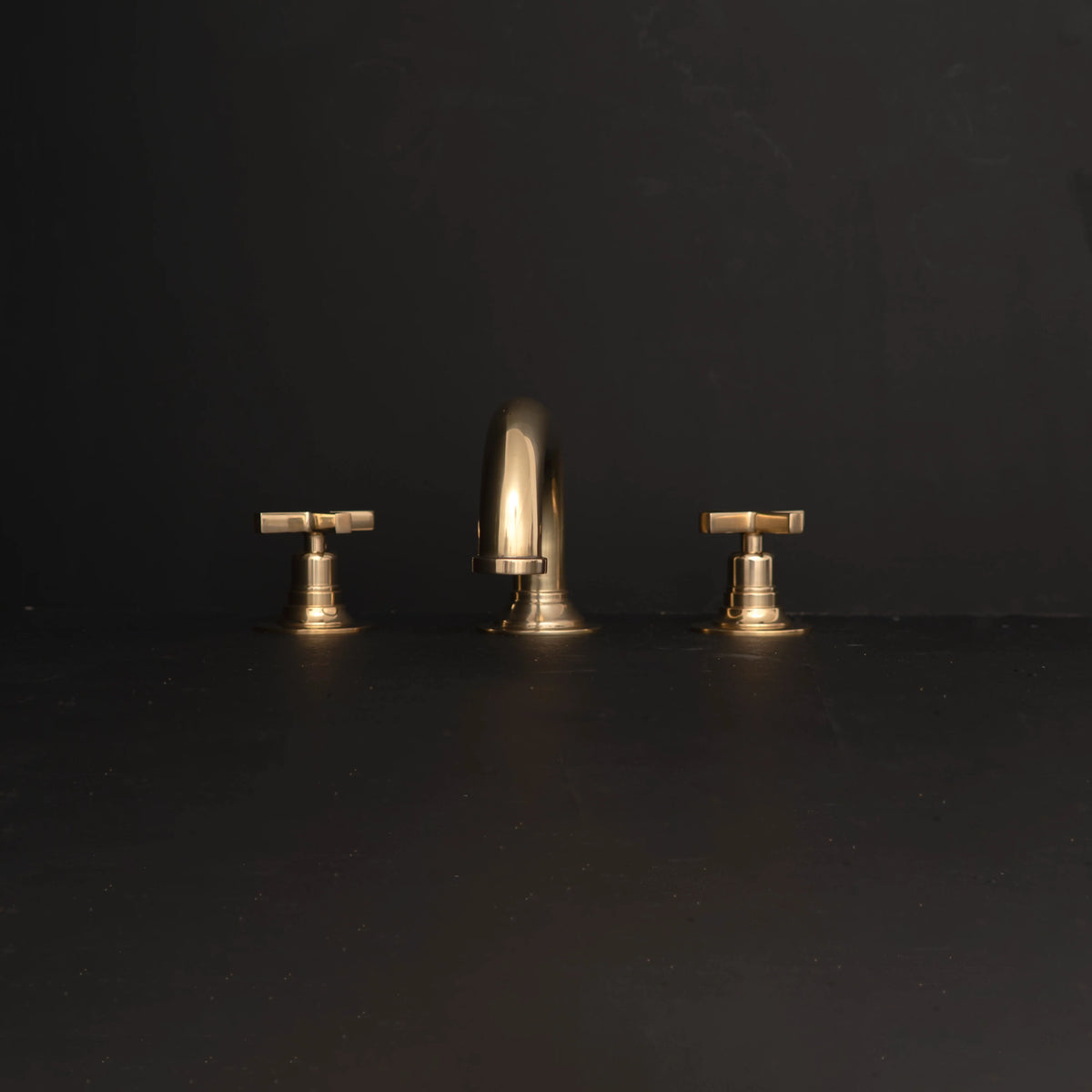 Unlacquered Brass Widespread Bath Tap – Vanity Basin Mount – detail of handle and finish