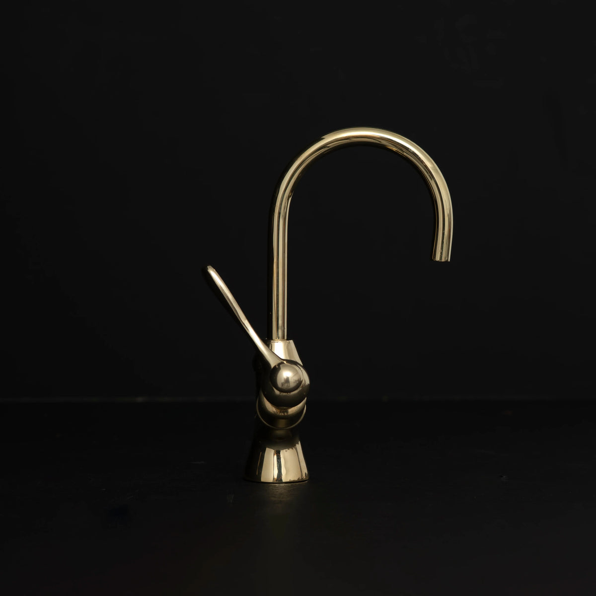 Filtered Water Kitchen Faucet – Solid Brass Dedicated Tap – detail of handle