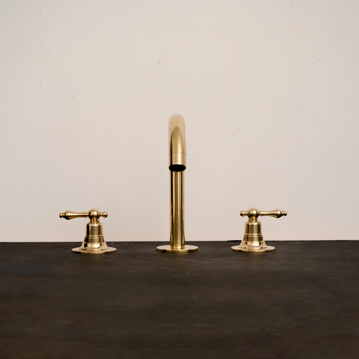 Premium Solid Brass Deck-Mount Faucet – Timeless Basin Tap – detail of handle