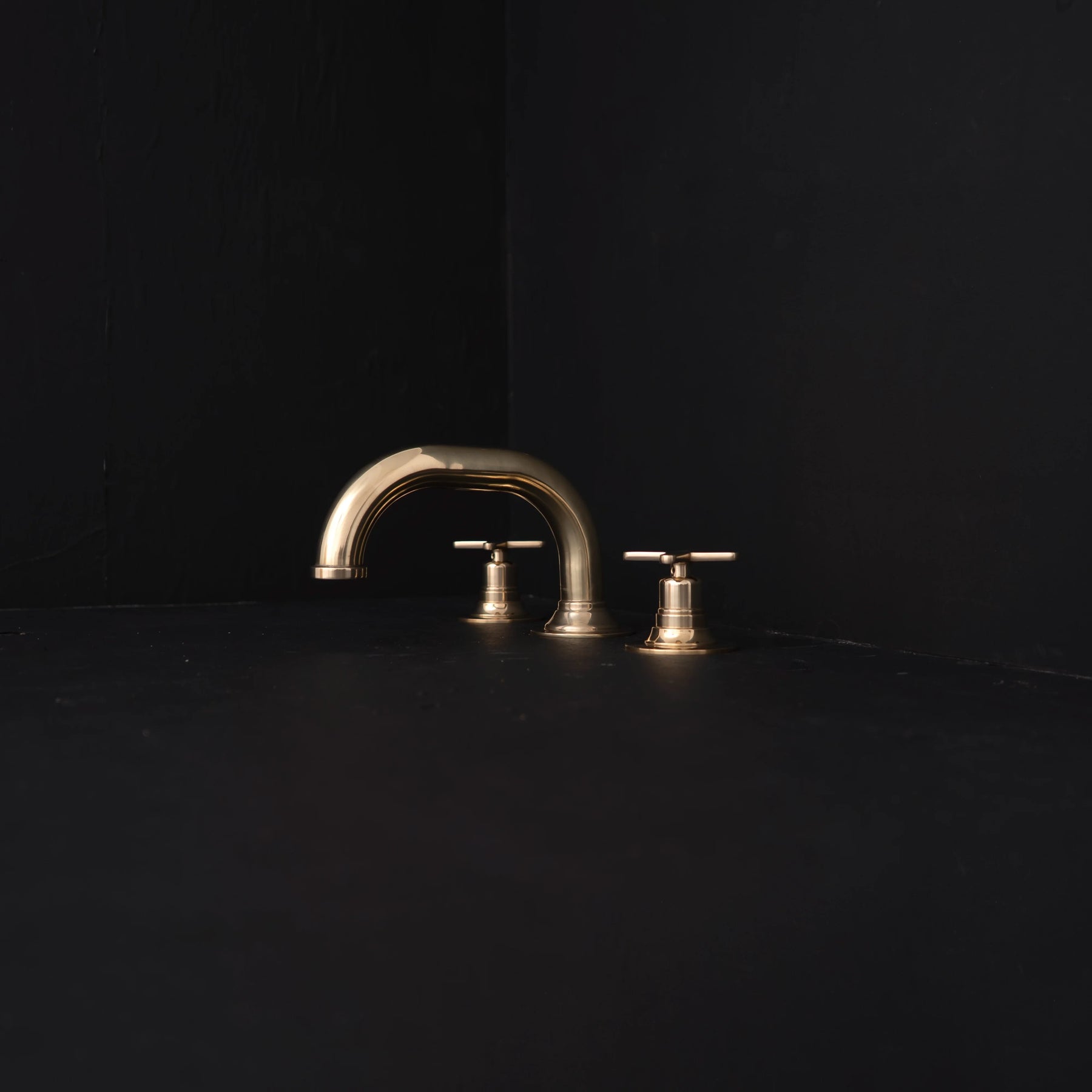Unlacquered Brass Deck-Mounted Sink Faucet – Single Lever