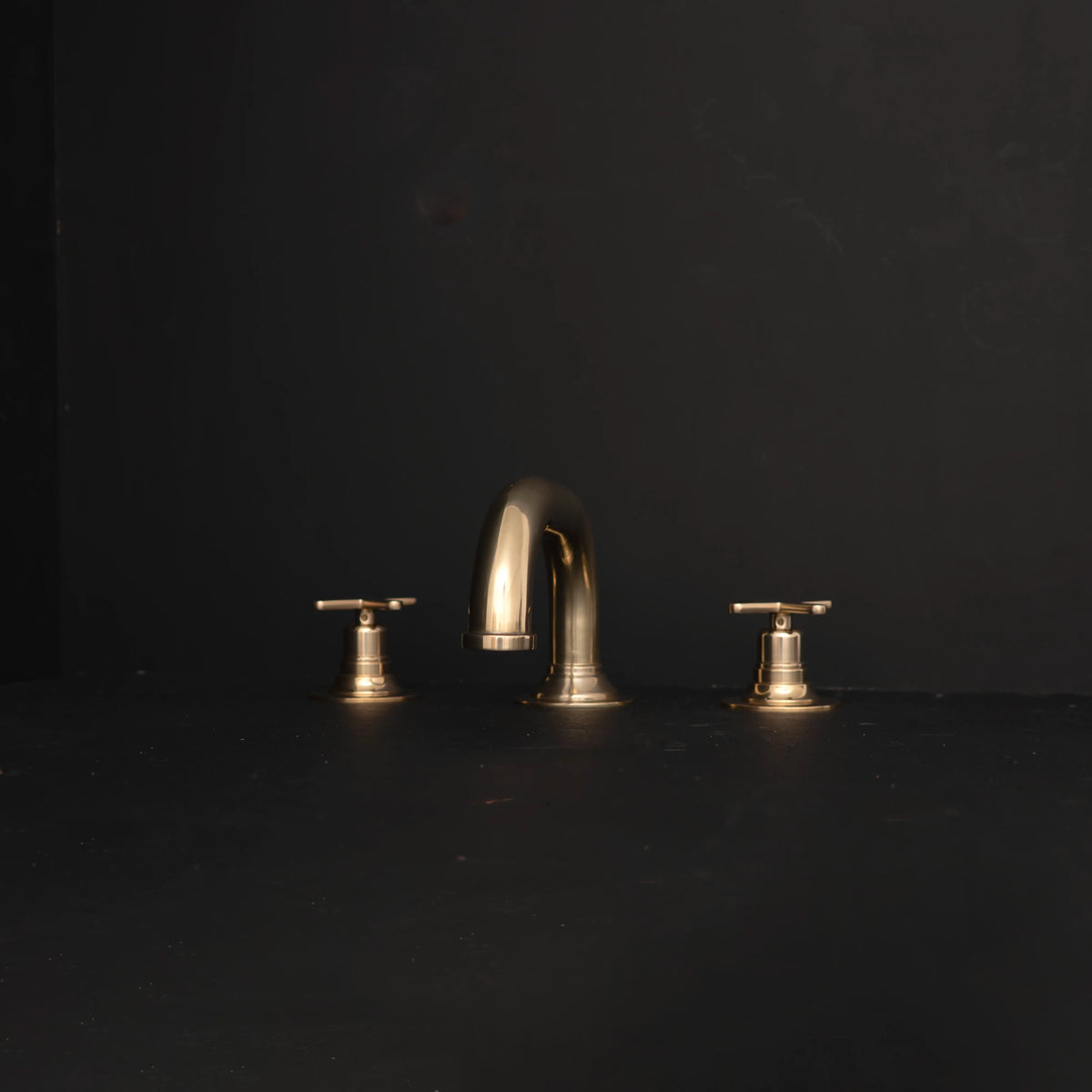 Unlacquered Brass Deck-Mounted Sink Faucet – Single Lever – side profile