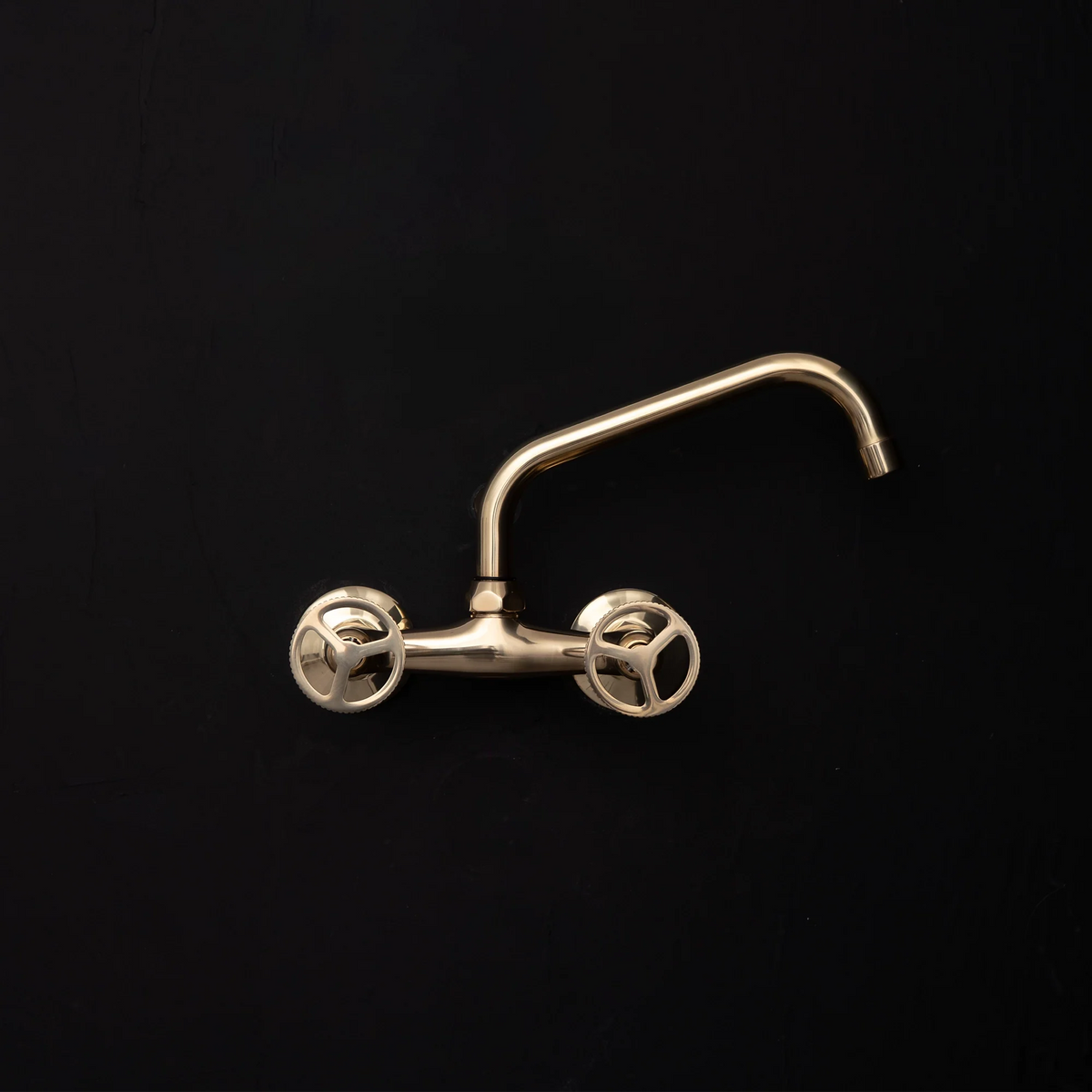 Brass Kitchen Mixer Faucet – Deck-Mounted Single-Lever – detail of single-lever handle