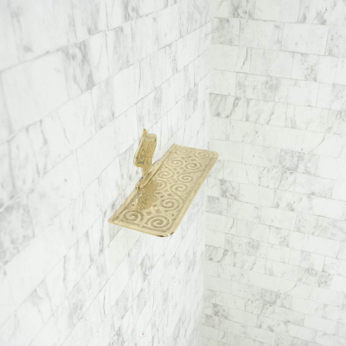 Unlacquered Brass Wall Shelf – Allure – detail of finish