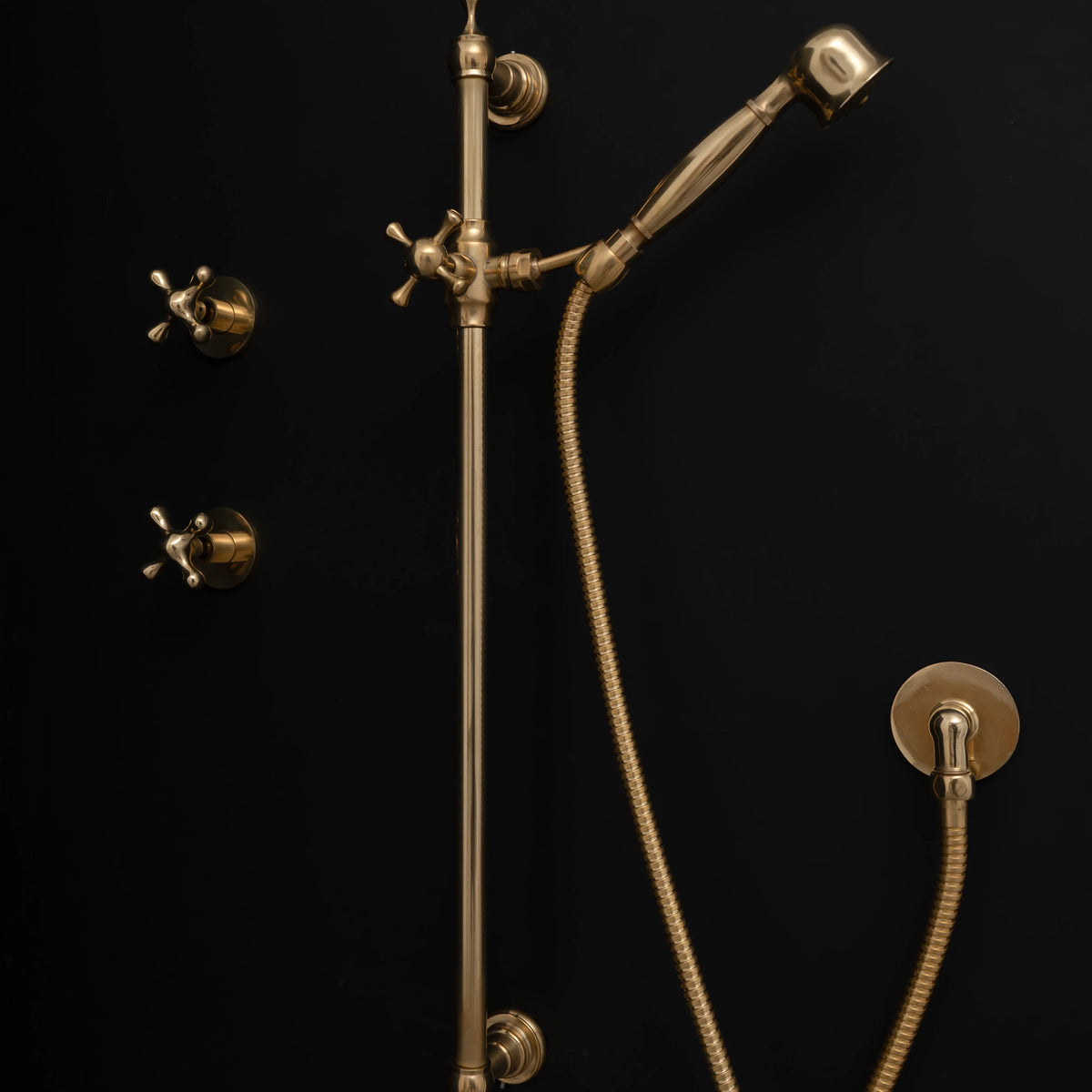 Unlacquered Brass Hand Shower with Slide Bar – Scandinavia – detail of handle and finish