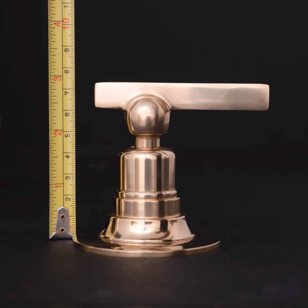 Unlacquered Brass Three-Hole Bath Tap – Deck-Mounted – detail of handle and finish