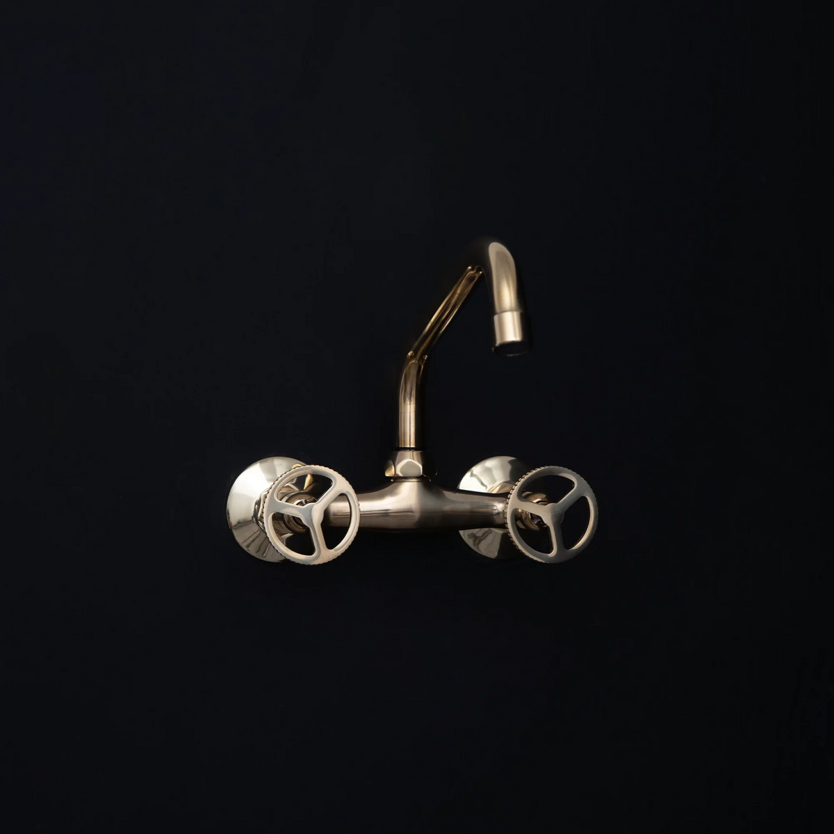 Brass Kitchen Mixer Faucet – Deck-Mounted Single-Lever