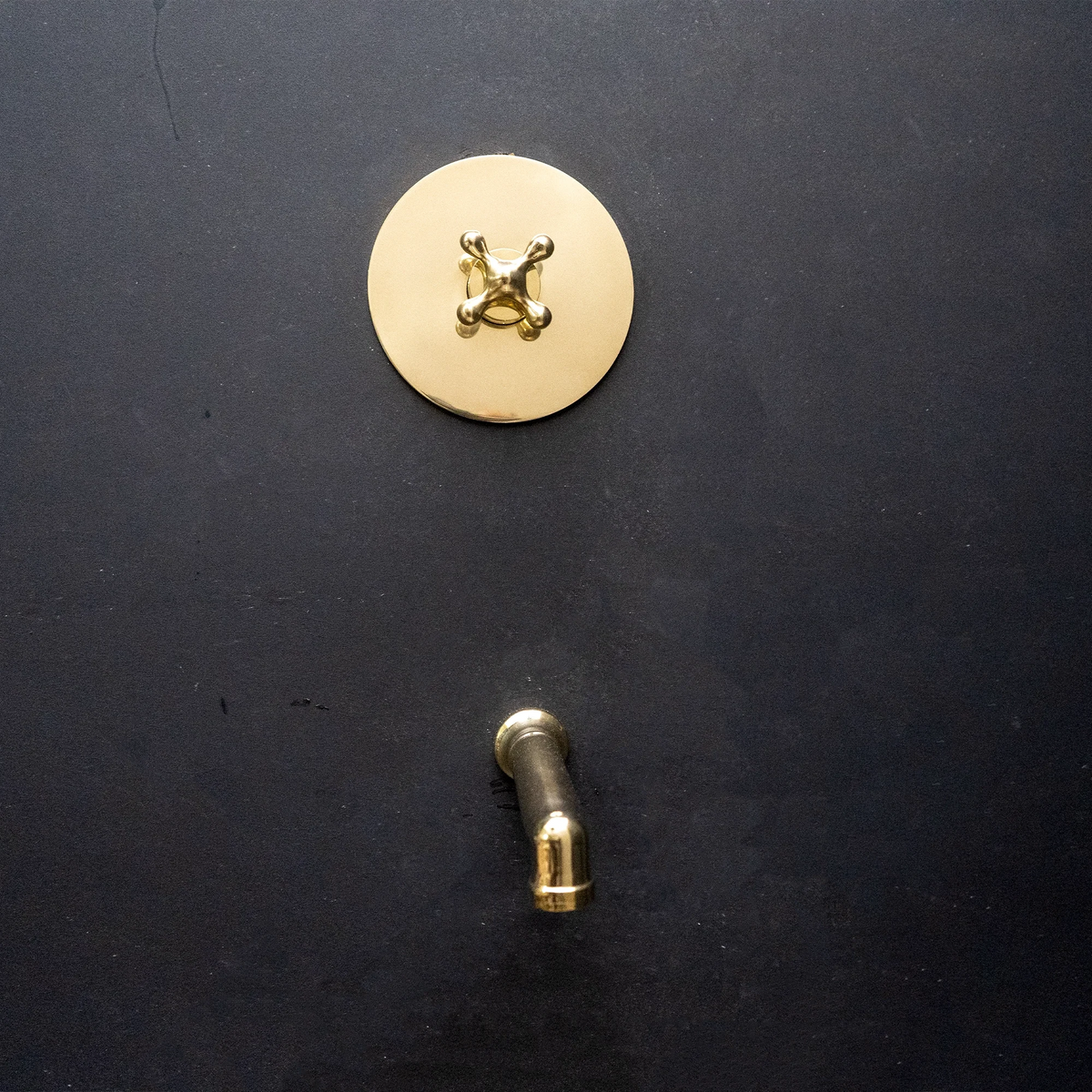 Unlacquered Brass Single-Handle Wall-Mount Tub Filler – detail of finish