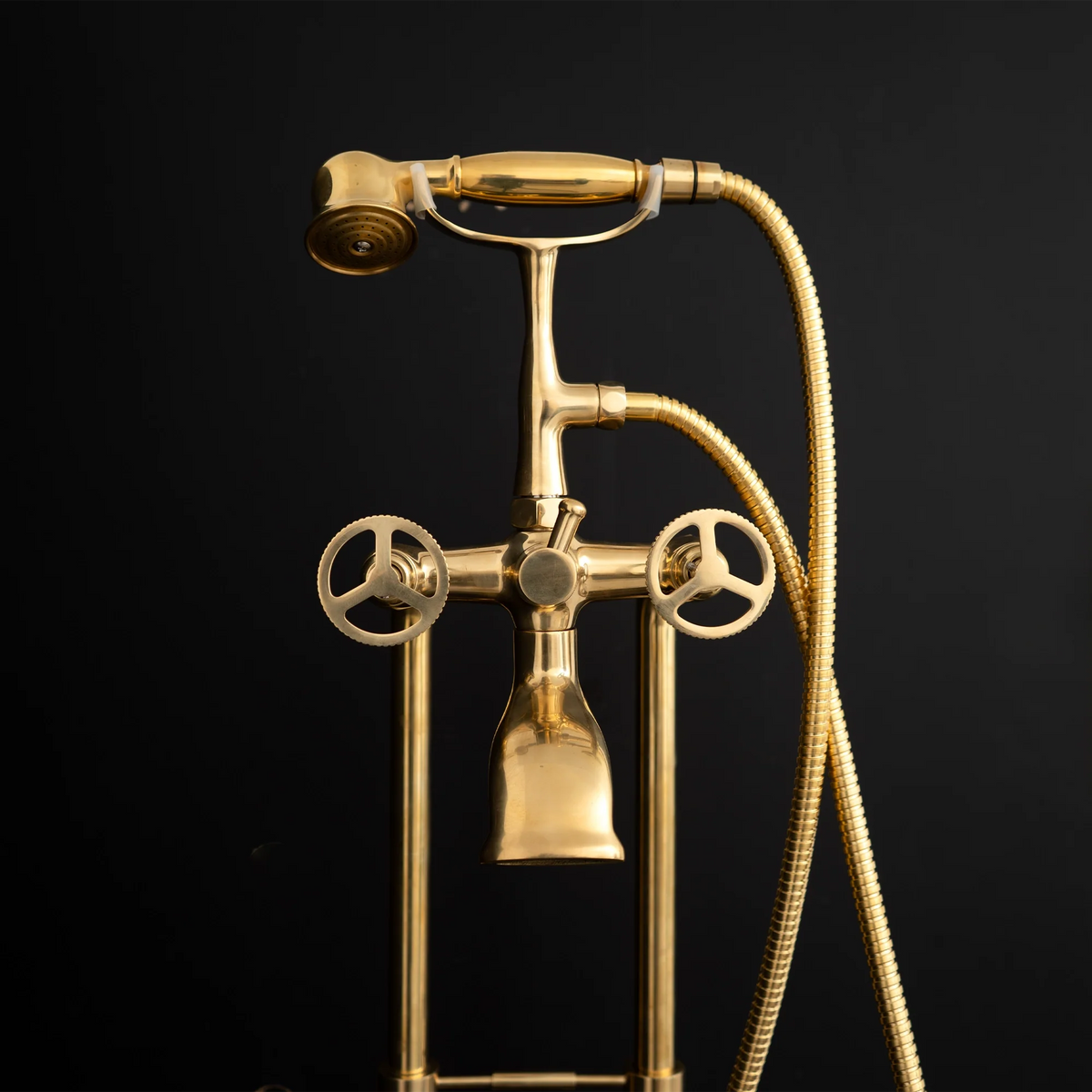 English-Style Brass Tub Filler – Deck-Mounted – detail of handle