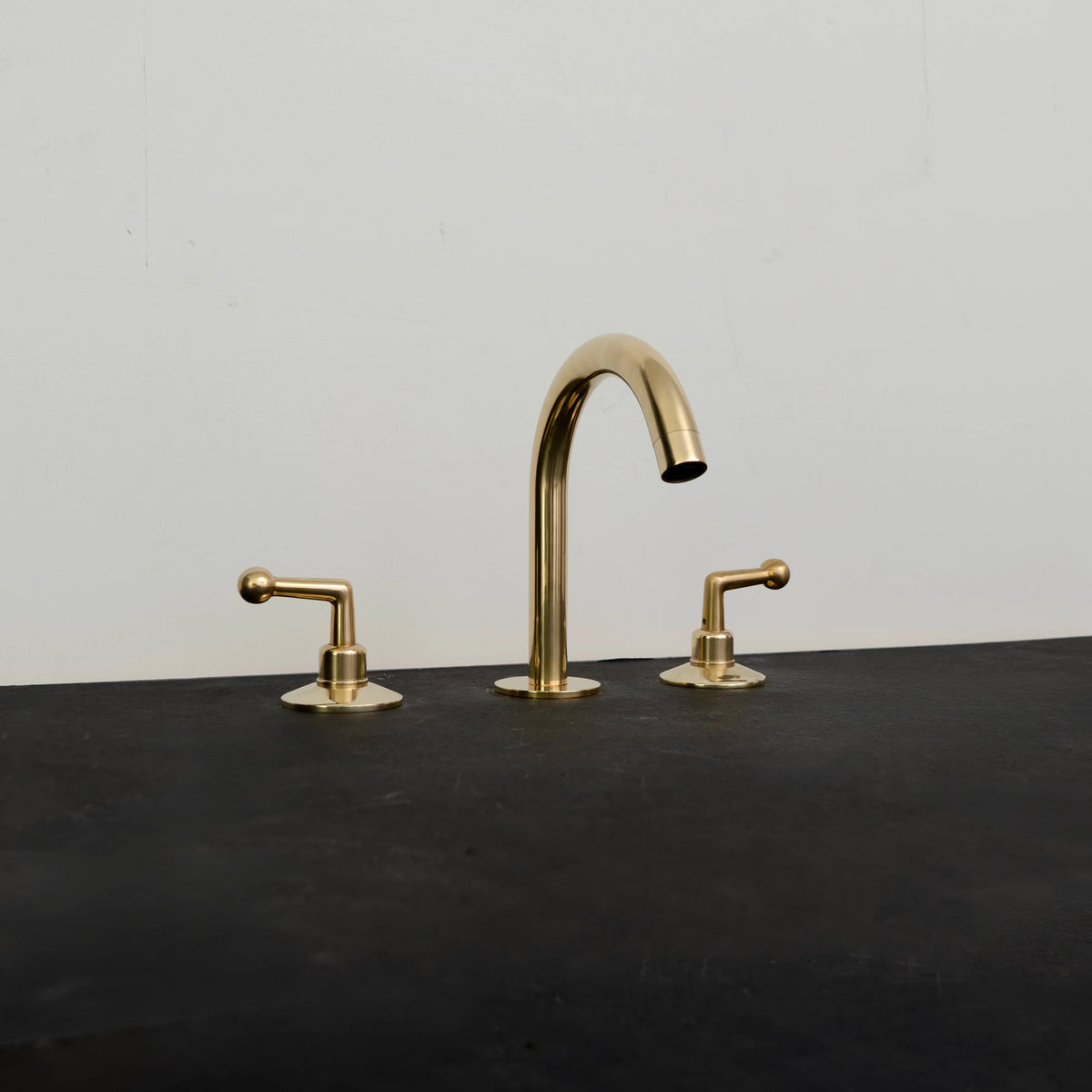 Golden Arch Bathroom Faucet – Modern Brass Gooseneck – front view