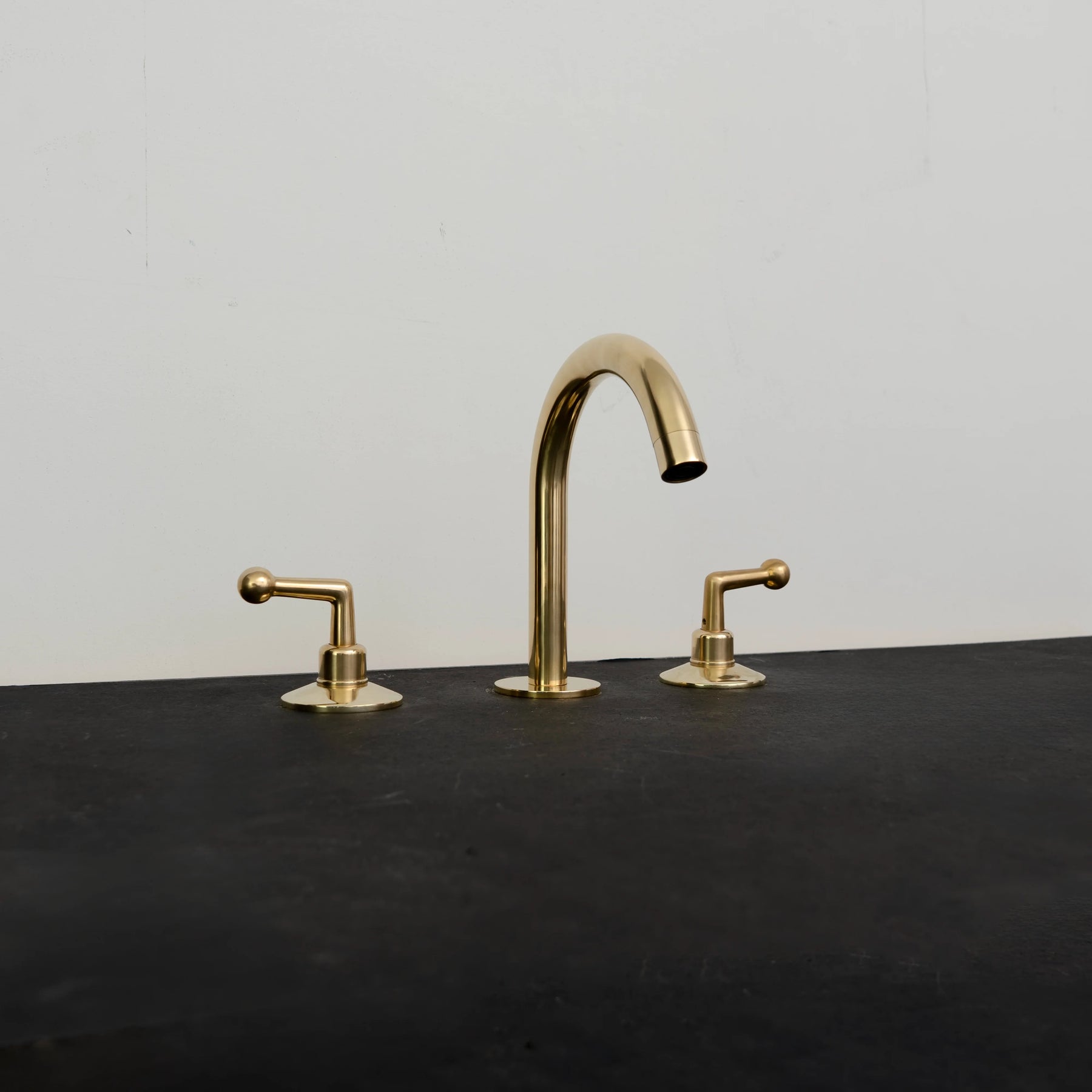 Golden Arch Bathroom Faucet – Modern Brass Gooseneck