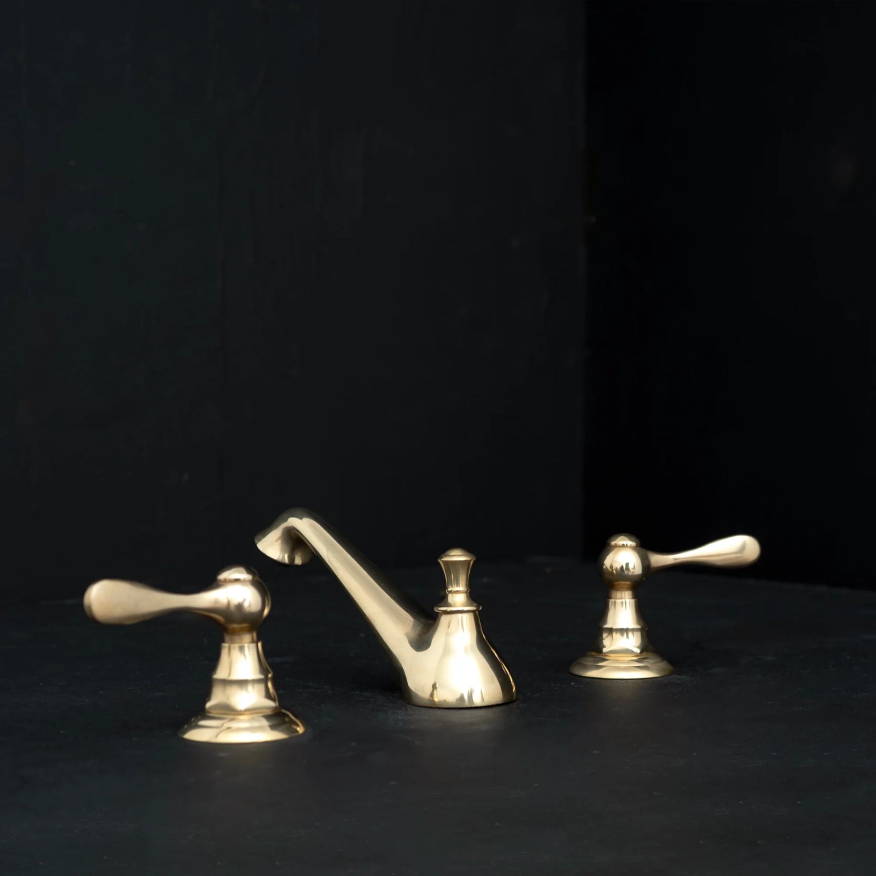 Low-Profile Bathroom Faucet – Solid Brass Deck-Mount