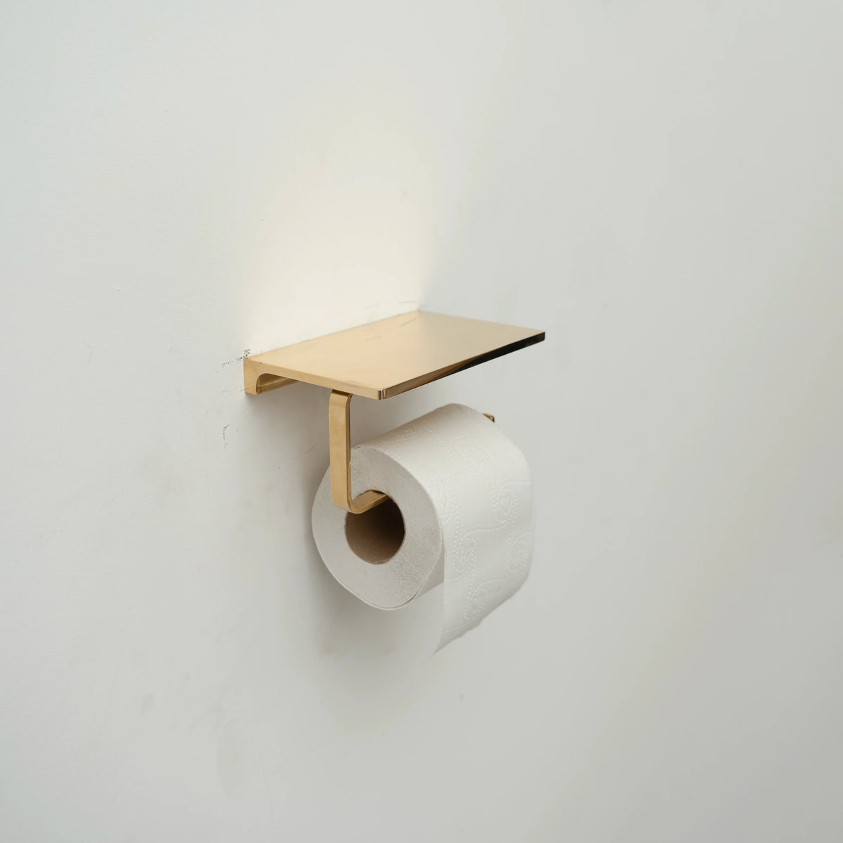 Unlacquered Brass Bespoke Toilet Paper Holder & Shelf – detail of handle and finish
