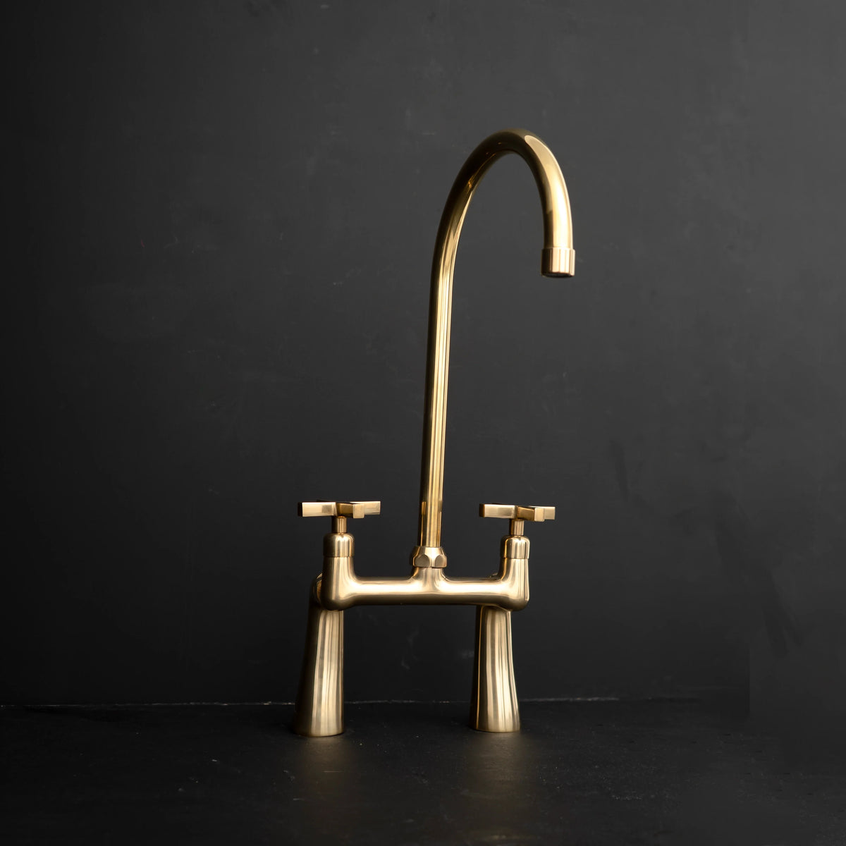 Verve Bridge Kitchen Faucet – Dynamic Brass Design, Lever Handles