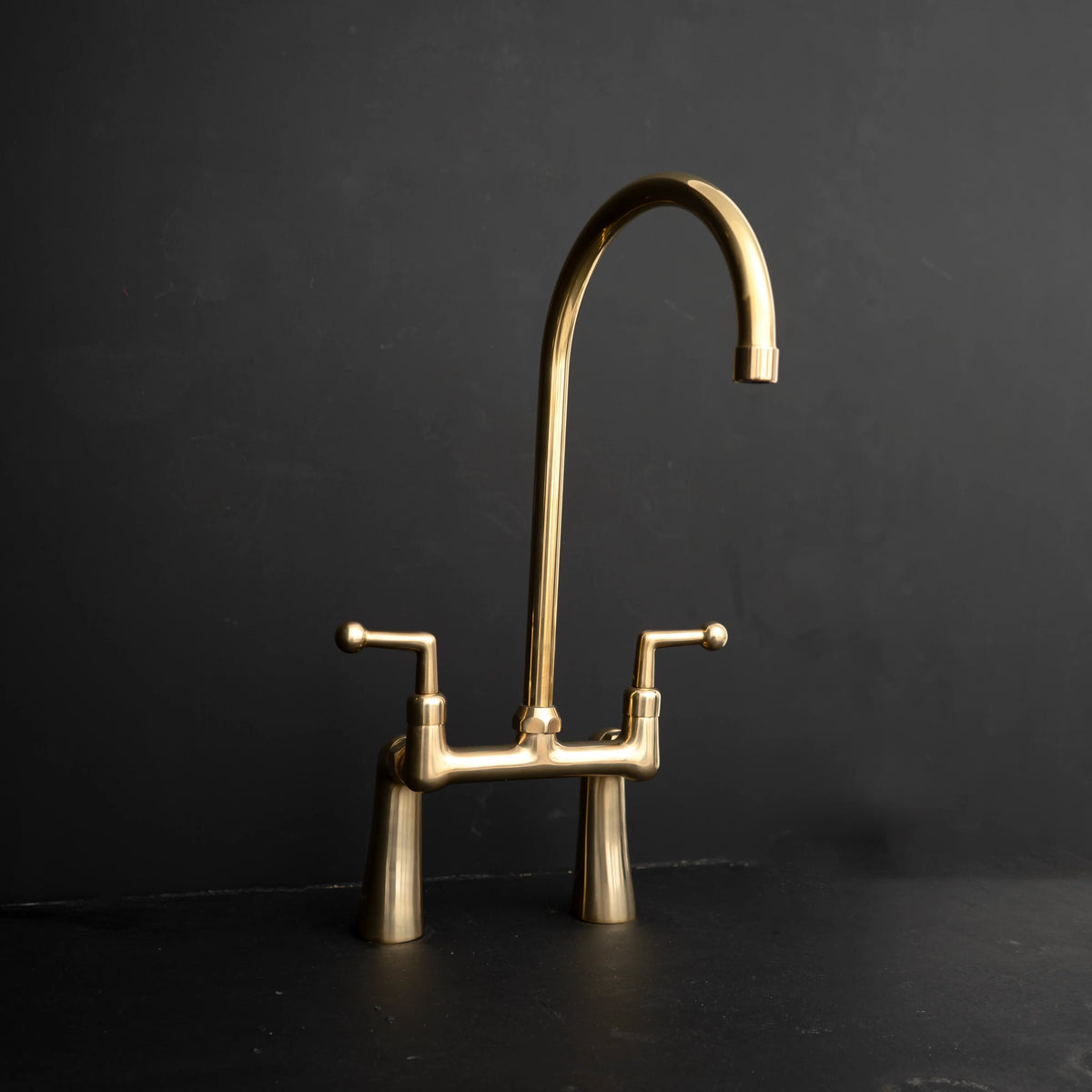Solid Brass Kitchen Faucet – Handcrafted Single-Lever