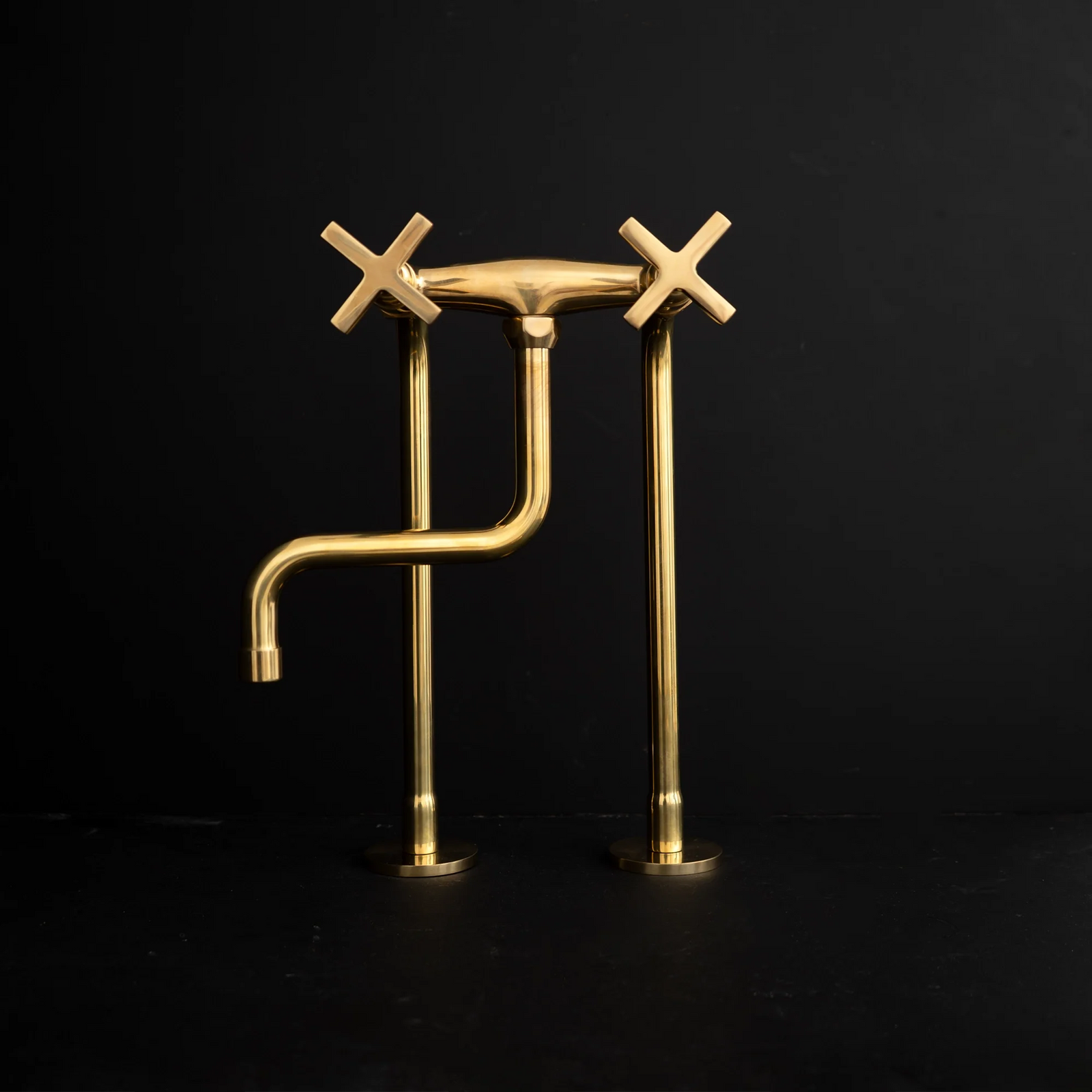 Handcrafted S-Spout Kitchen Faucet – Countertop Brass