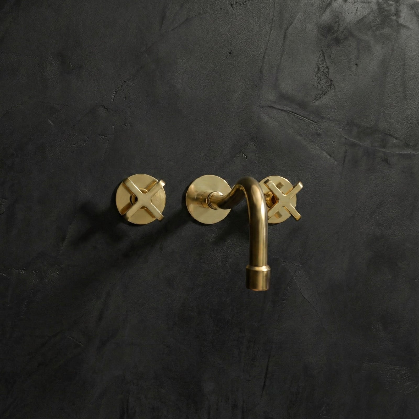 Antique Brass Cobra-Style Wall-Mount Faucet – Compact Spout