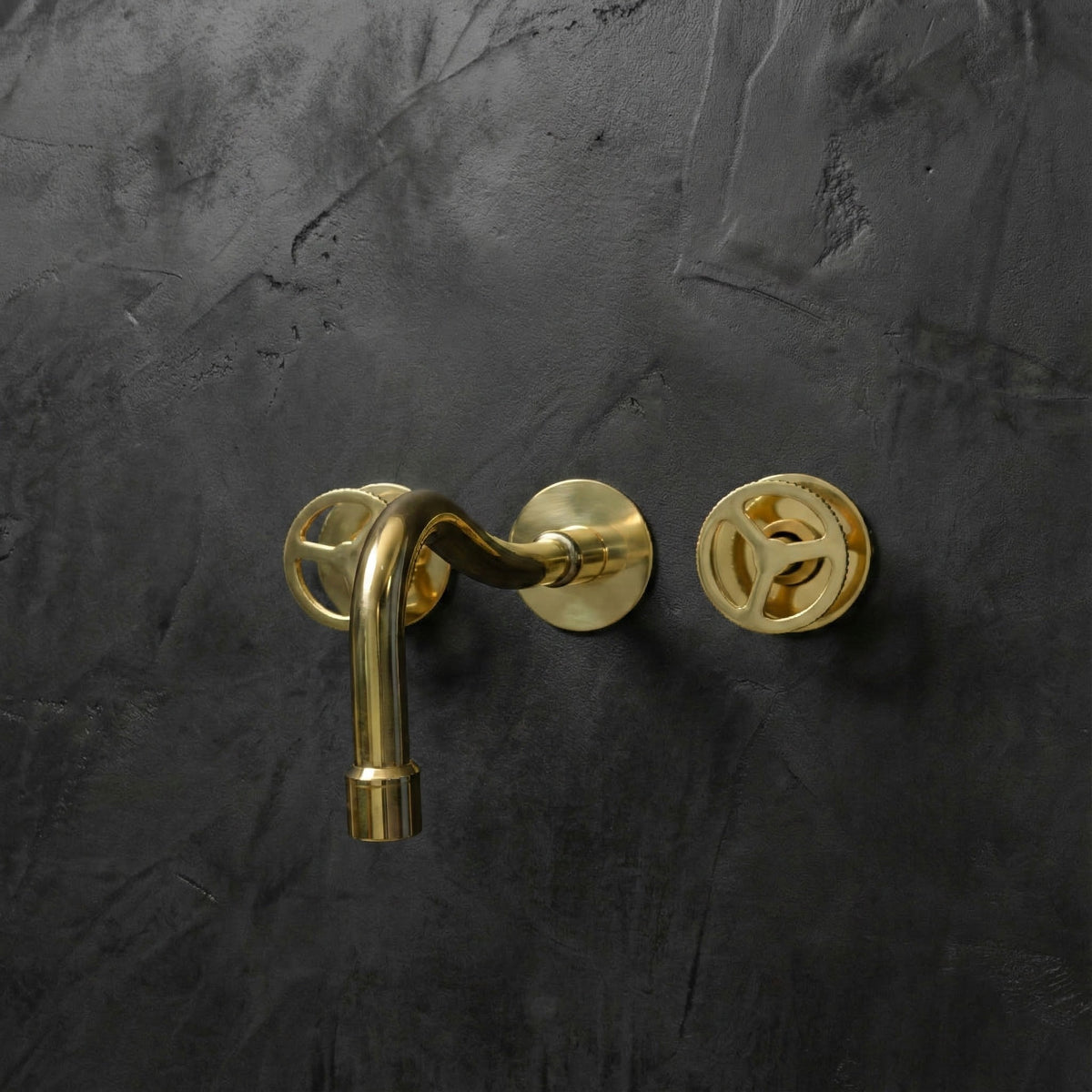 Solid Brass Cobra Wall-Mount Faucet – Classic Curve – detail of curved spout