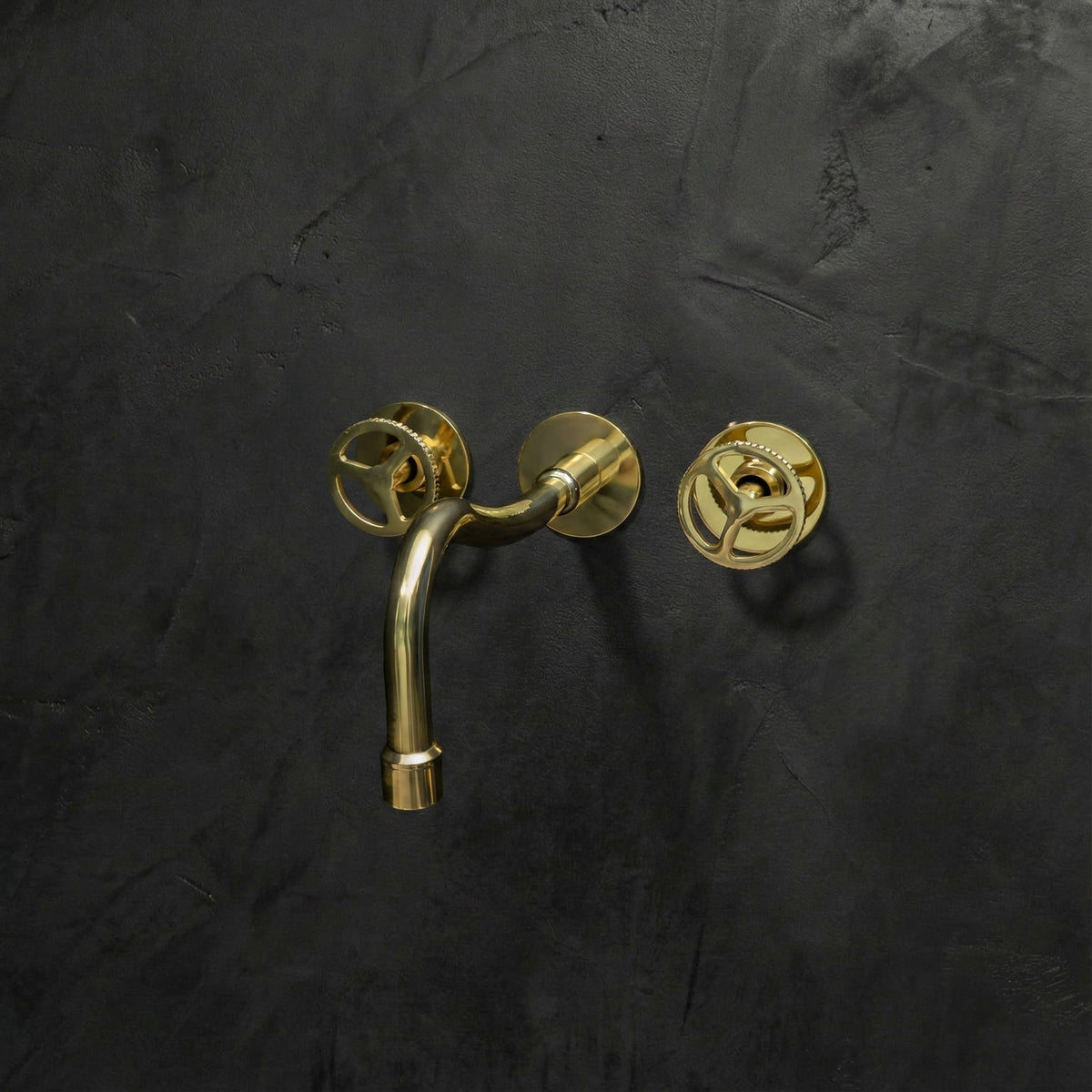 Solid Brass Cobra Wall-Mount Faucet – Classic Curve