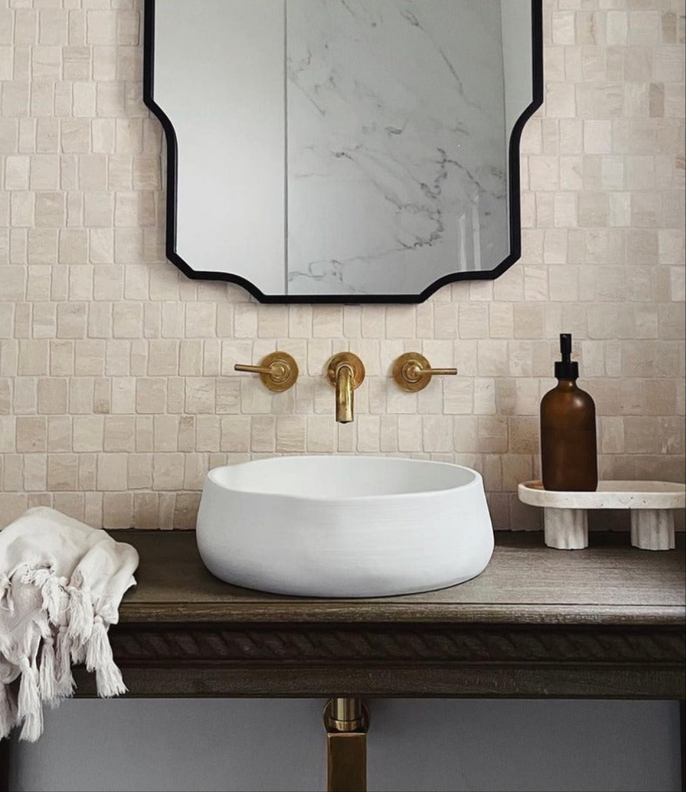 Unlacquered Brass Wall-Mount Bathroom Faucet – Lever Handle – detail of handle and finish