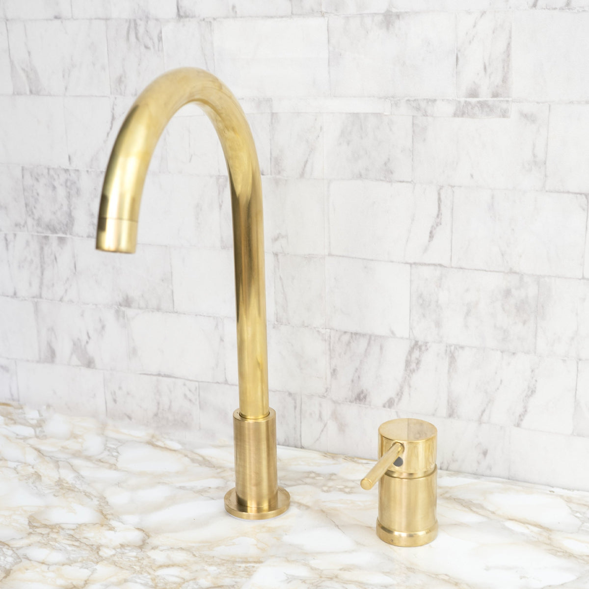 Antique Brass Gooseneck Lavatory Faucet