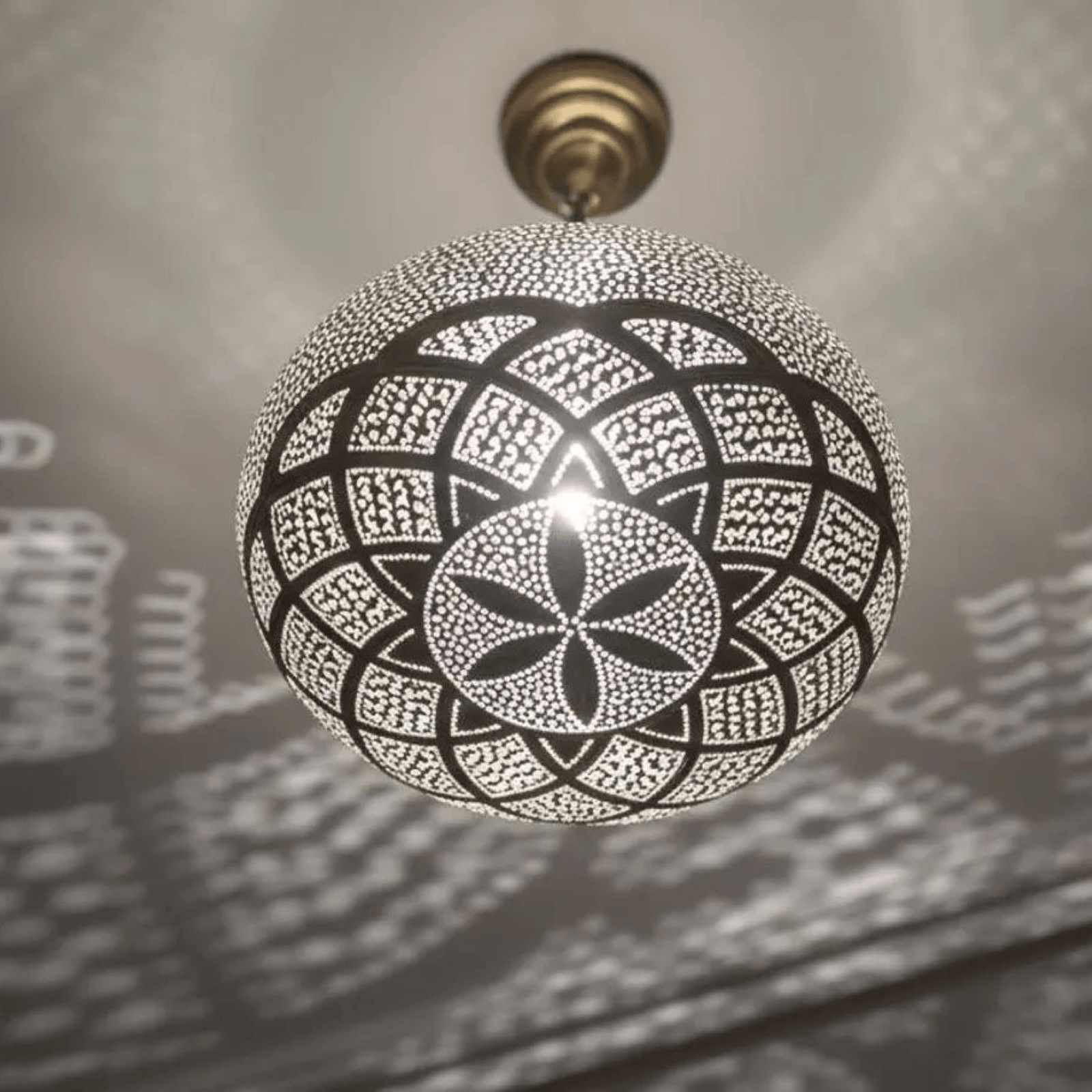 Brass Mandala Pendant Light – Floral Shadow Ceiling Lamp