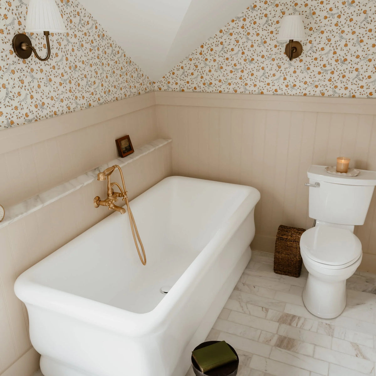 Unlacquered Brass Freestanding Tub Filler – London – detail of handle and finish